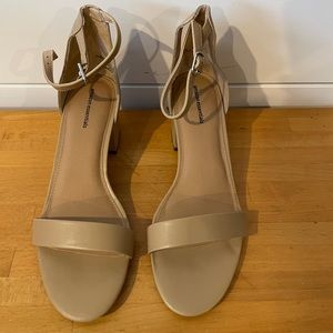 Womens heeled sandals Tan size 10